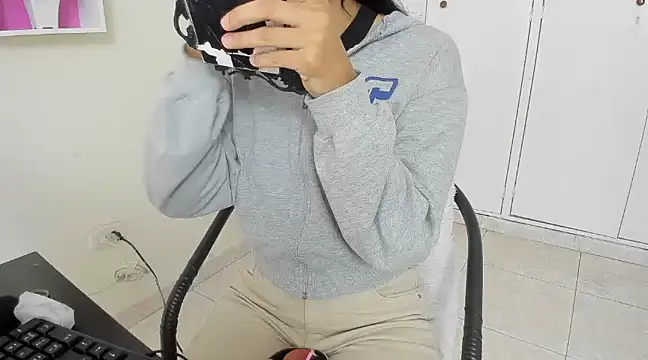 ASIAM BRUNET online show from February 27, 2025, 12:56 pm