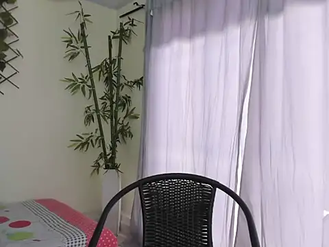 ASIAM BRUNET online show from October 23, 2025, 6:17 pm