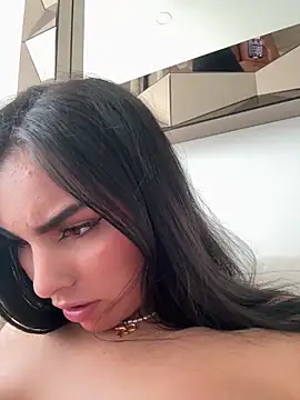 Maddy Rouse  online show from December 13, 2025, 8:04 pm