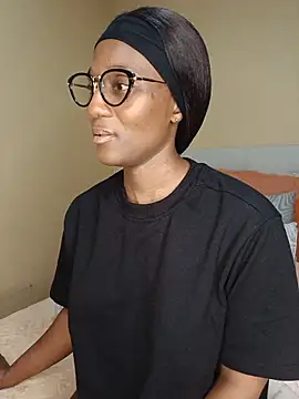 Snapshot of Lucy_Blacksilk chatting on July 1, 2026, 7:58 pm Lucy Blacksilk online show from July 1, 2026, 7:58 pm