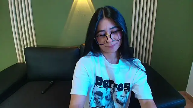 ChloeTurner  online show from October 19, 2025, 3:26 pm