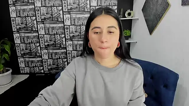 ChloeTurner  online show from March 18, 2025, 5:55 pm