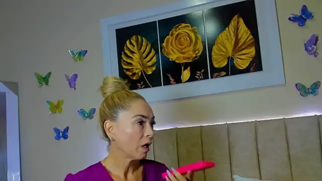 Snapshot of emagarcia chatting on September 22, 2025, 1:28 pm emagarcia online show from September 22, 2025, 1:28 pm