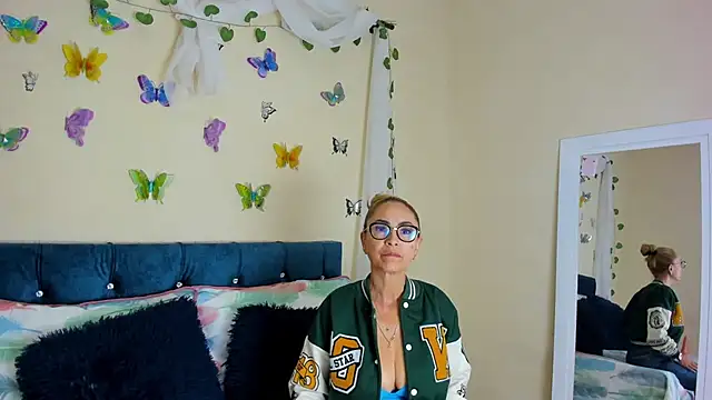 Snapshot of emagarcia chatting on September 20, 2025, 7:41 pm emagarcia online show from September 20, 2025, 7:41 pm