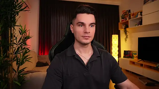 Snapshot of billypassion chatting on February 16, 2025, 8:43 am billypassion online show from February 16, 2025, 8:43 am