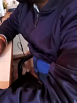 Snapshot of manoj_master chatting on December 17, 2025, 10:09 am manoj master online show from December 17, 2025, 10:09 am