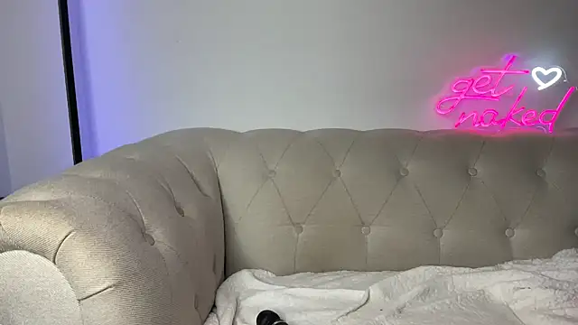 mollywilde online show from September 12, 2025, 9:47 pm