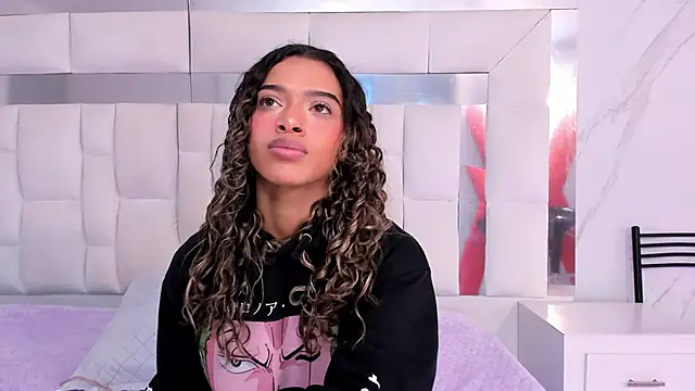 BritneyCollins online show from October 7, 2025, 12:06 pm