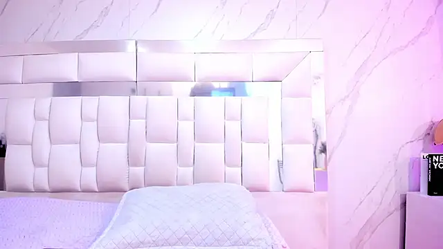 BritneyCollins online show from November 10, 2025, 11:59 am