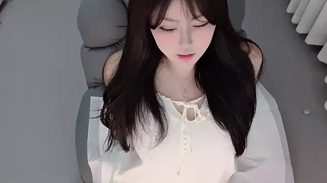Snapshot of Fountain- chatting on June 25, 2026, 8:36 pm Fountain- online show from June 25, 2026, 8:36 pm