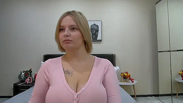 DianeMills online show from November 19, 2025, 7:03 pm