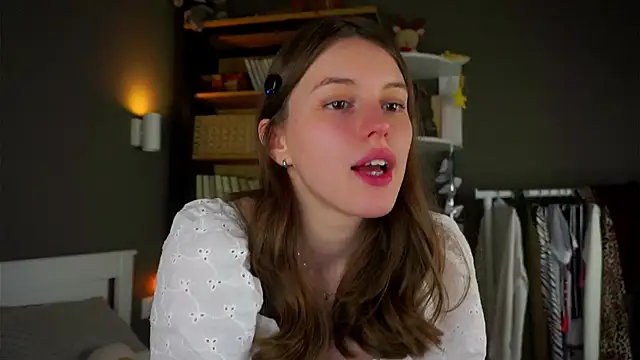 Snapshot of DarylBarks chatting on November 24, 2025, 2:33 am DarylBarks online show from November 24, 2025, 2:33 am