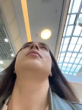 Holly Play online show from April 4, 2026, 12:01 pm