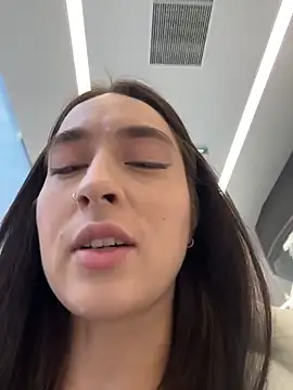 Holly Play online show from February 20, 2026, 12:07 pm