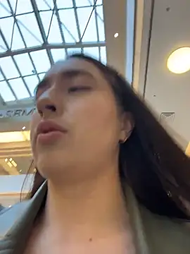 Holly Play online show from April 3, 2026, 12:00 pm