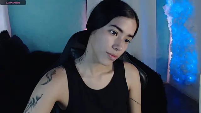 Snapshot of LESLIEBLACK_ chatting on April 8, 2026, 6:42 pm LESLIEBLACK online show from April 8, 2026, 6:42 pm