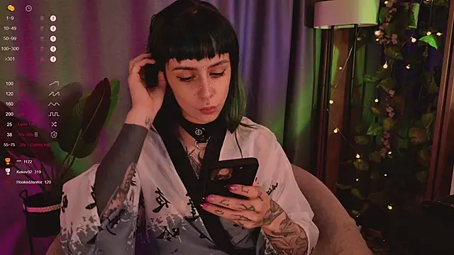 Snapshot of MichaellaMoon chatting on February 9, 2025, 6:11 am MichaellaMoon online show from February 9, 2025, 6:11 am