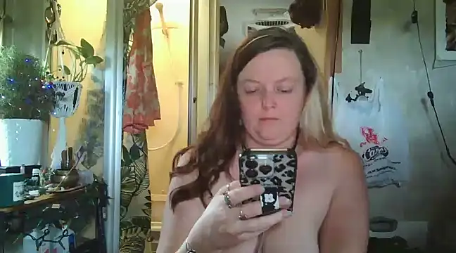 Snapshot of Lyrann89 chatting on December 14, 2024, 6:52 pm Lyrann89 online show from December 14, 2024, 6:52 pm