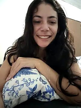 Snapshot of Rainha_Travessa chatting on February 19, 2025, 8:44 am Rainha Travessa online show from February 19, 2025, 8:44 am