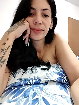 Snapshot of Rainha_Travessa chatting on March 2, 2025, 10:16 am Rainha Travessa online show from March 2, 2025, 10:16 am