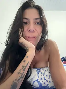 Snapshot of Rainha_Travessa chatting on March 7, 2026, 7:37 am Rainha Travessa online show from March 7, 2026, 7:37 am