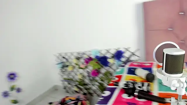 Snapshot of nicol_jone1 chatting on March 21, 2025, 10:28 pm nicol jone1 online show from March 21, 2025, 10:28 pm