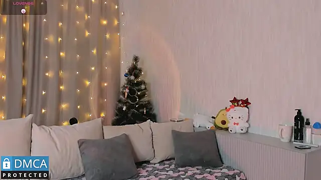 CuteEllis online show from December 28, 2024, 2:21 pm