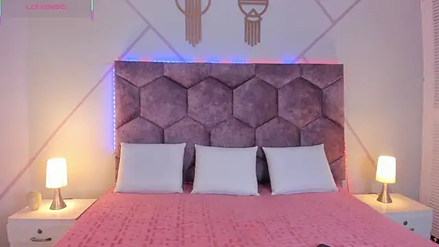 Snapshot of Iris_Thompson_ chatting on November 15, 2025, 12:14 am Iris Thompson online show from November 15, 2025, 12:14 am