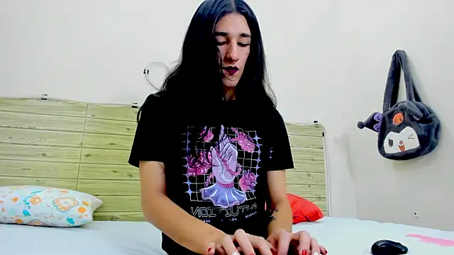 Snapshot of Evil_Queen13 chatting on November 20, 2025, 8:09 pm Evil Queen13 online show from November 20, 2025, 8:09 pm