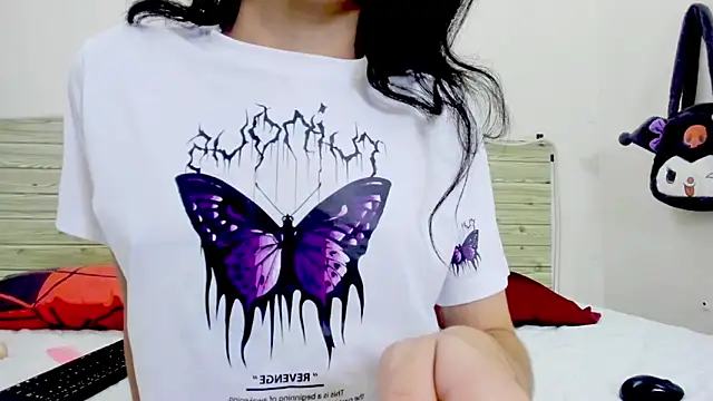 Snapshot of Evil_Queen13 chatting on December 2, 2025, 7:37 pm Evil Queen13 online show from December 2, 2025, 7:37 pm