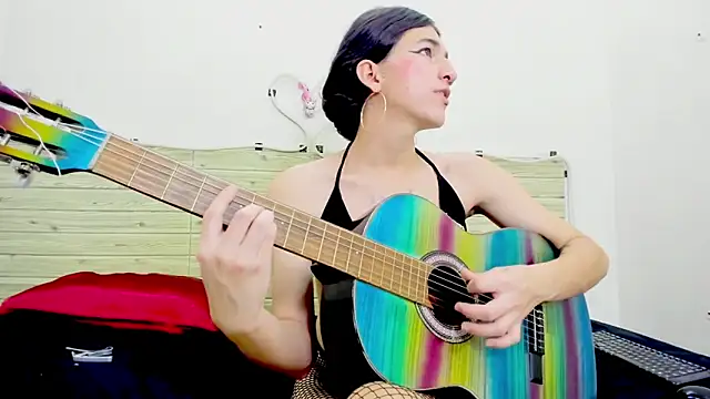 Snapshot of Evil_Queen13 chatting on December 13, 2025, 8:04 pm Evil Queen13 online show from December 13, 2025, 8:04 pm