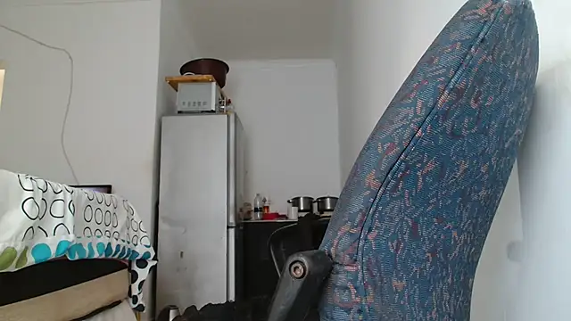 Snapshot of Hugetittiesxx2 chatting on April 5, 2026, 5:47 am Hugetittiesxx2 online show from April 5, 2026, 5:47 am