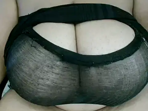 Hugetittiesxx2 online show from February 16, 2025, 3:37 am