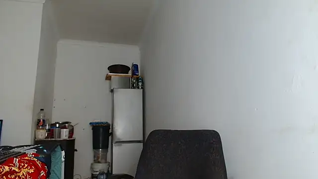 Snapshot of Hugetittiesxx2 chatting on February 18, 2026, 4:21 am Hugetittiesxx2 online show from February 18, 2026, 4:21 am