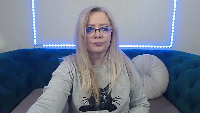 Snapshot of IvanaCharm chatting on April 28, 2026, 3:33 am IvanaCharm online show from April 28, 2026, 3:33 am