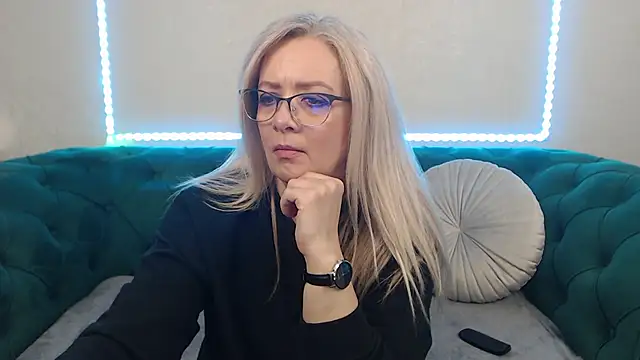 Snapshot of IvanaCharm chatting on May 15, 2026, 3:15 am IvanaCharm online show from May 15, 2026, 3:15 am