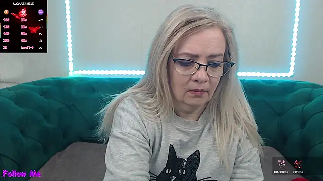 Snapshot of IvanaCharm chatting on April 25, 2026, 3:42 am IvanaCharm online show from April 25, 2026, 3:42 am