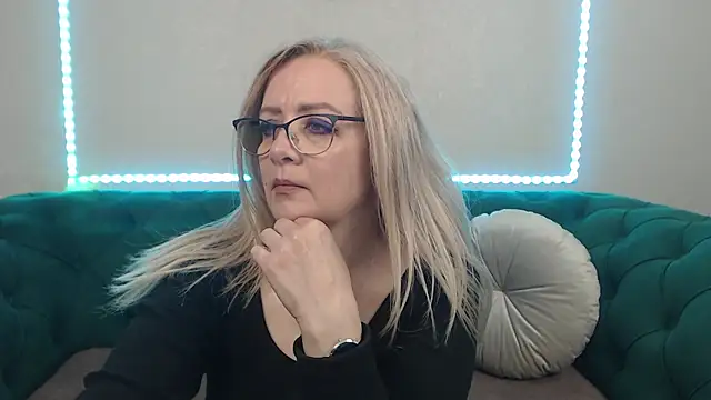 Snapshot of IvanaCharm chatting on April 23, 2026, 3:46 am IvanaCharm online show from April 23, 2026, 3:46 am