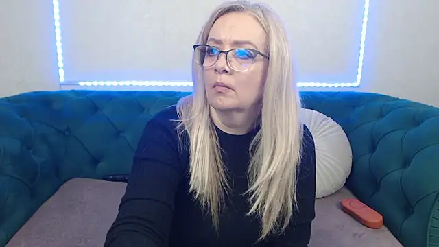 Snapshot of IvanaCharm chatting on May 6, 2026, 3:32 am IvanaCharm online show from May 6, 2026, 3:32 am