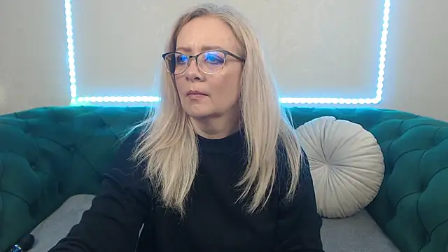 Snapshot of IvanaCharm chatting on May 19, 2026, 3:13 am IvanaCharm online show from May 19, 2026, 3:13 am