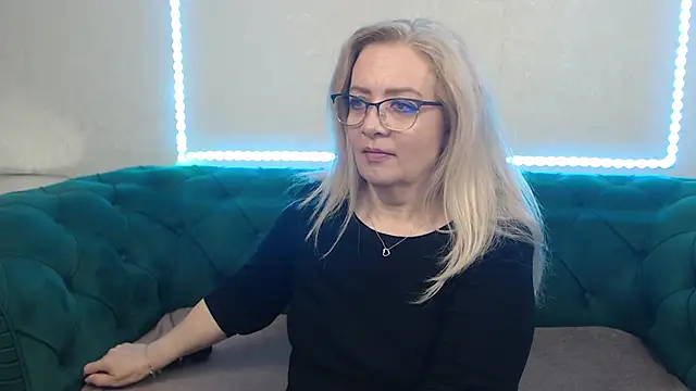 Snapshot of IvanaCharm chatting on May 12, 2026, 3:25 am IvanaCharm online show from May 12, 2026, 3:25 am