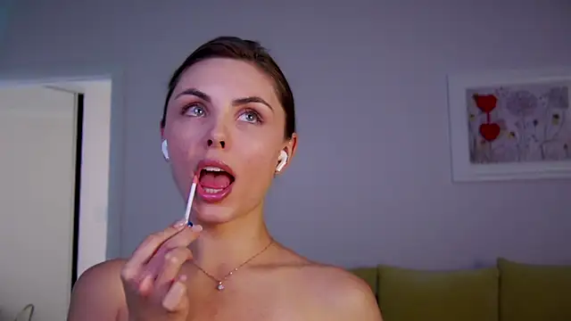 Snapshot of girl_next_door19 chatting on February 20, 2025, 8:06 am girl next door19 online show from February 20, 2025, 8:06 am