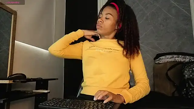 YummyDuooo online show from October 23, 2025, 12:04 pm