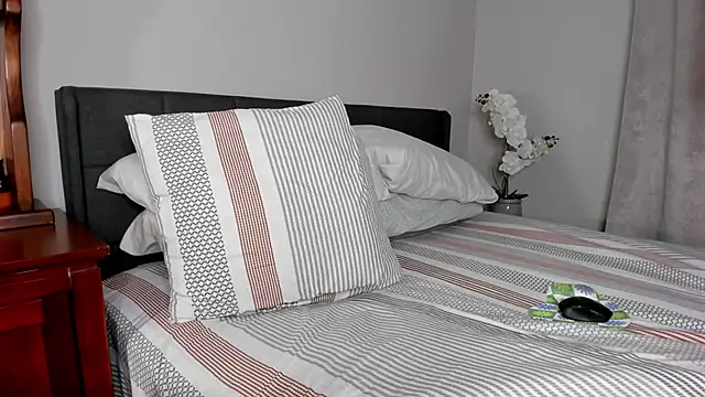 Snapshot of Angel_1997 chatting on February 12, 2025, 9:33 pm Angel 1997 online show from February 12, 2025, 9:33 pm