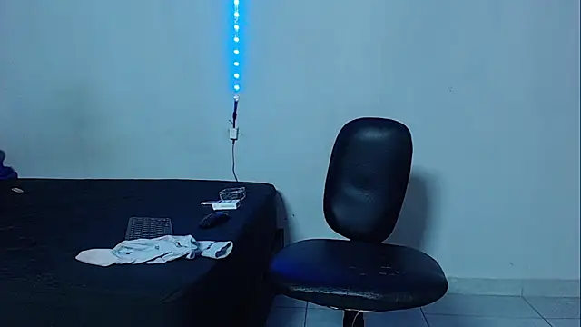 Snapshot of mikecoper_23 chatting on December 5, 2025, 1:32 pm mikecoper 23 online show from December 5, 2025, 1:32 pm