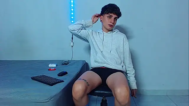 Snapshot of mikecoper_23 chatting on October 27, 2025, 3:40 am mikecoper 23 online show from October 27, 2025, 3:40 am