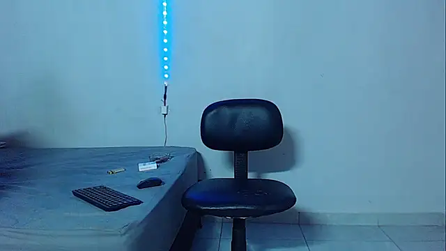 Snapshot of mikecoper_23 chatting on November 12, 2025, 2:37 am mikecoper 23 online show from November 12, 2025, 2:37 am