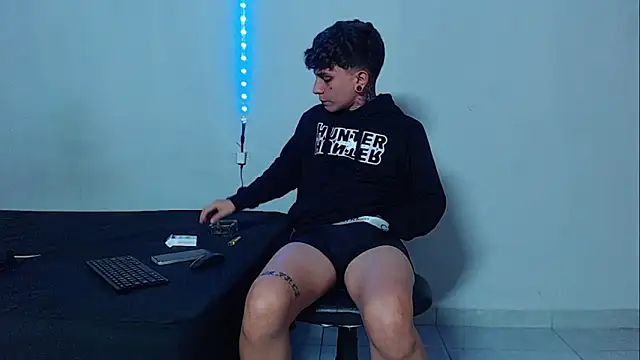 Snapshot of mikecoper_23 chatting on November 17, 2025, 4:27 am mikecoper 23 online show from November 17, 2025, 4:27 am