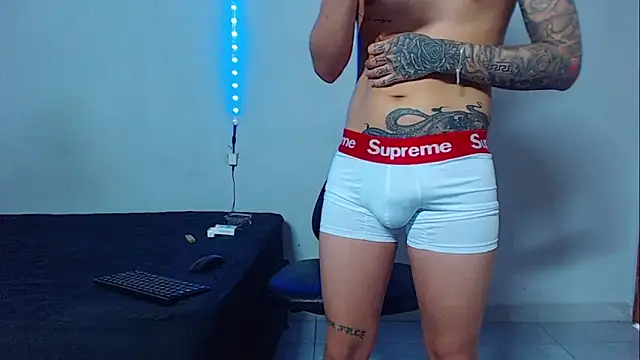 Snapshot of mikecoper_23 chatting on November 20, 2025, 5:02 pm mikecoper 23 online show from November 20, 2025, 5:02 pm