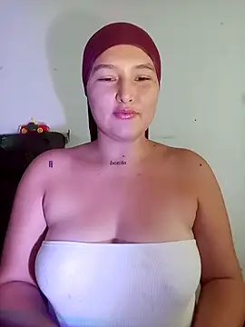 Snapshot of Celeste_camila18 chatting on November 9, 2025, 7:29 pm Celeste camila18 online show from November 9, 2025, 7:29 pm